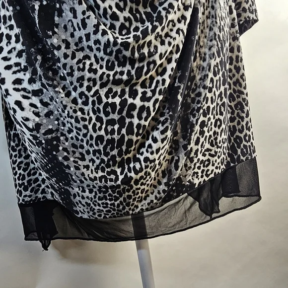 Suzie in the City 2X leapord print blouse - Picture 5 of 10